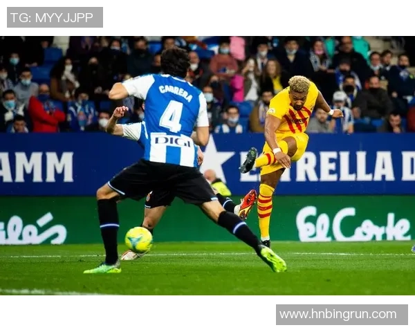 27球巴萨锋霸枯坐板凳，西班牙主帅偏心引争议